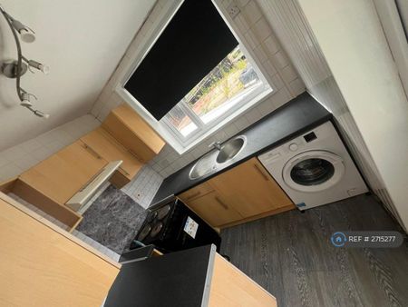 1 bedroom in a house share to rent - Photo 5