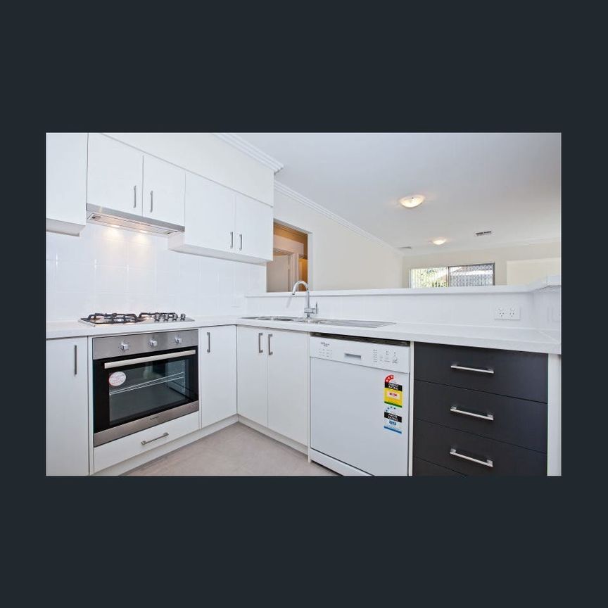 Modern, Private & Conveniently Located 3-Bedroom Unit - Photo 1