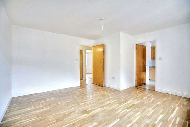 2 bed flat to rent in St. Peters Street, Maidstone, ME16 - Photo 1