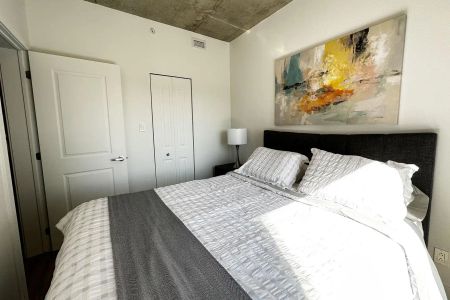 2929 VICTORIA — 3 ½ - Photo 2