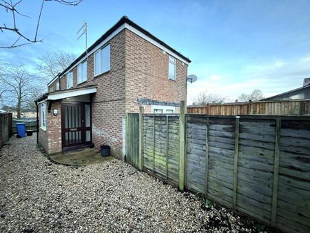 3 bedroom semi-detached house to rent - Photo 5