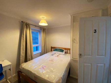 3 bedroom flat to rent - Photo 3