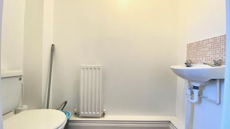 2 bedroom semi-detached house to rent - Photo 5