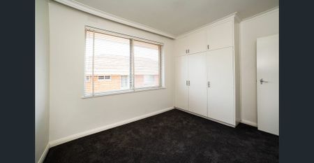 Roomy One Bedroom Apartment! - Photo 4