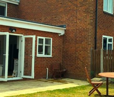 Smart, quiet room, Close to Town Centre - Photo 5