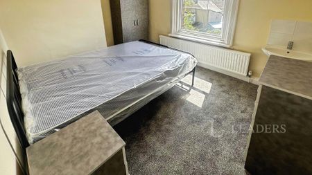 1 bedroom in a house share to rent - Photo 5