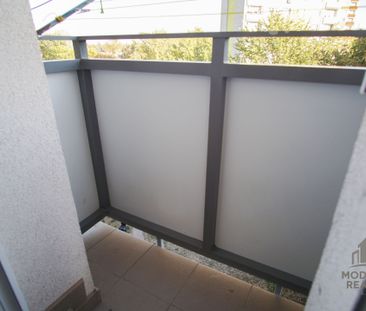 Na prenájom 2-izbový byt s balkónom blízko stanice, Nové Zámky – 57... – Fotografia 6