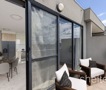 Sunlit second floor apartment with private balcony access! - Photo 2