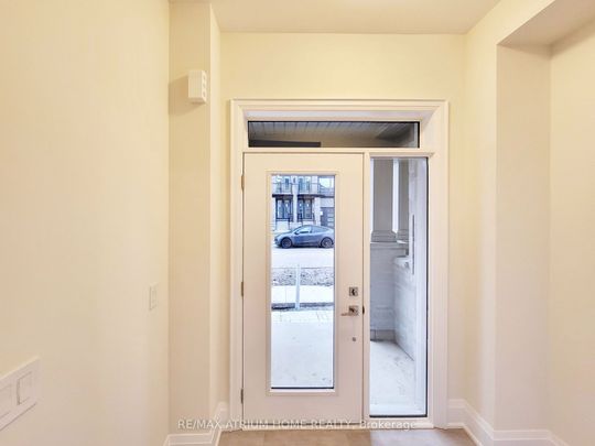 Townhouse For Lease | N8132794 - Photo 1