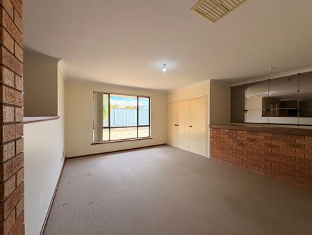 Leeming Life - Spacious 4x2x2 *Open Friday 16th Oct 4pm to 4.20pm* - Photo 2