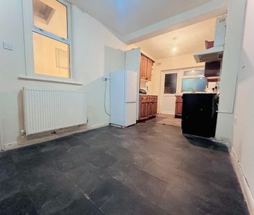 4 bedroom terraced house to rent - Photo 4