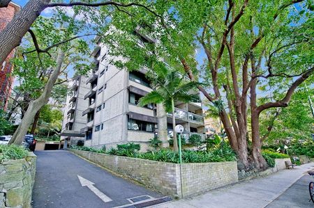 Spacious and Convenient Living in Cosmopolitan Address - Photo 3