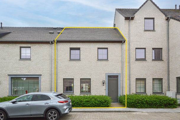 Prachtige nieuwbouwwoning in volledig aangelegd woonerf met 3 slaapkamers, zongericht terras en tuin - Foto 1