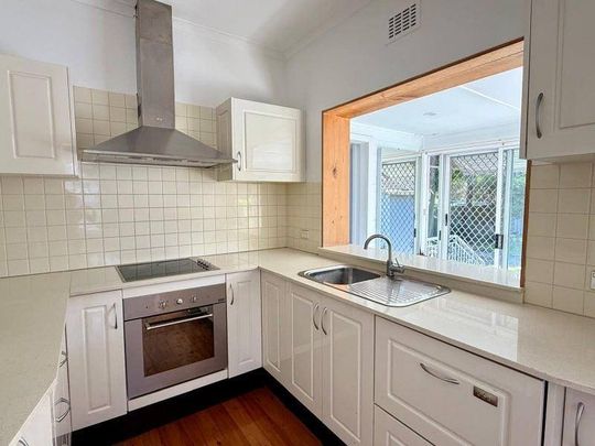 Sunny Quiet Renovated 3-bedroom Home in a Prime Location! - Photo 1