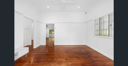 The ultimate family home with pool, premium appliances and exceptional lifestyle - Photo 5