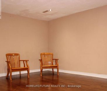 33 TARA CRESCENT - Photo 2