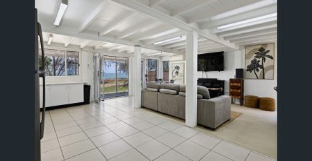 Relax with Beachfront Living & fully furnished!! Room for the boat or caravan. - Photo 3