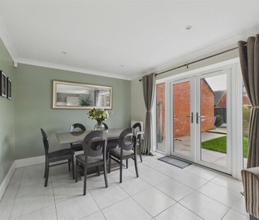 4 bedroom detached house to rent - Photo 3