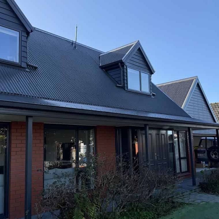 Huge 4 Bedroom Furnished Home - Photo 1