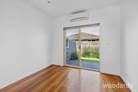 PRECIOUS GEM WITH A COURTYARD - Photo 5