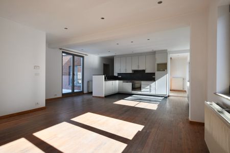 Gezellig ruim appartement met terras in het centrum van Berchem - Photo 2