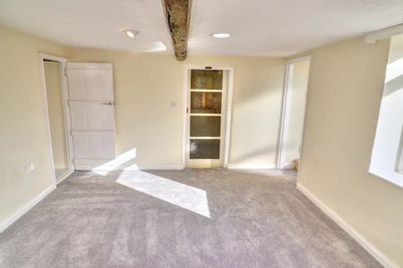 3 bedroom detached house to rent - Photo 2