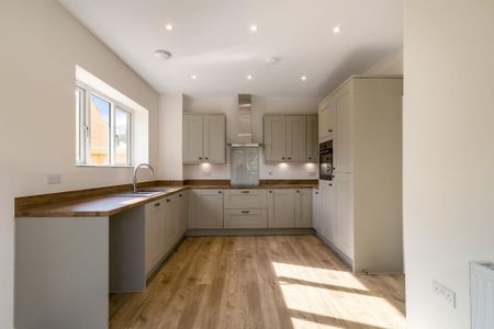 3 bedroom end of terrace house to rent - Photo 2