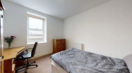5 bedroom flat to rent - Photo 4