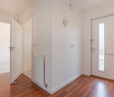 4 bedroom detached house to rent - Photo 2