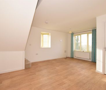 2 bedroom semi-detached house to rent - Photo 2