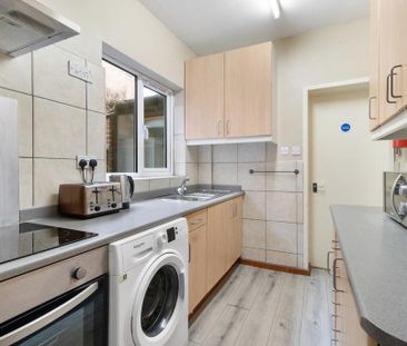 5 bedroom semi-detached house to rent - Photo 5