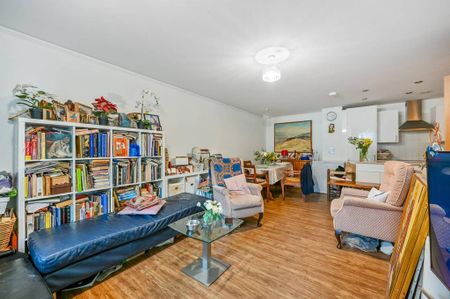 3 bedroom flat to rent - Photo 2