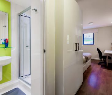 Silver Ensuite - Photo 2