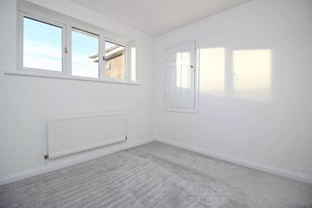 4 bedroom detached house to rent - Photo 5