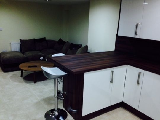 5 BED WITH 5 ENSUITE TIVERTON ROAD - Photo 1