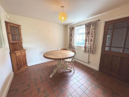 2 bedroom cottage to rent - Photo 2