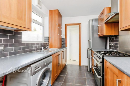 3 bedroom terraced house to rent - Photo 4
