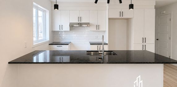 4 1/2 Neuf Avec 2 Salles De Bain - Photo 2
