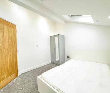 1 bedroom in a flat share to rent - Photo 3