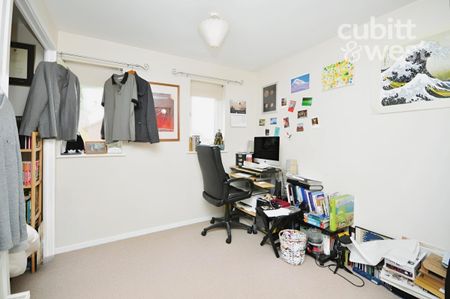 2 bedroom end of terrace house to rent - Photo 5