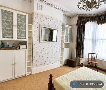 2 bedroom semi-detached house to rent - Photo 3