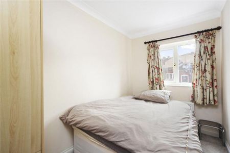 3 bedroom flat to rent - Photo 3