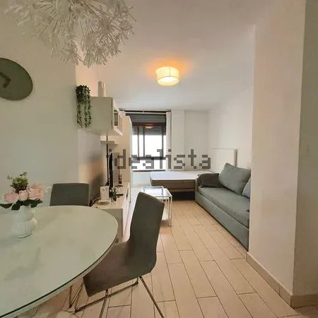 Alquiler de piso en Calle Sevilla - Photo 1