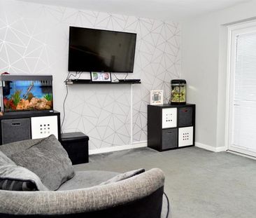 3 bedroom House To Let - Photo 2