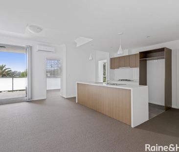 Modern Apartment in Gosford CBD - Photo 1