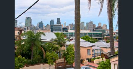 HALF A HOUSE! - Photo 5