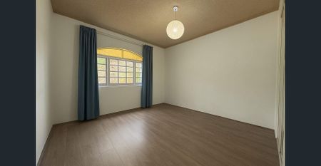 Bright & Spacious 2-Bedroom Unit in Bexley - Photo 2