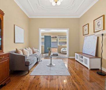 SUPERB FAMILY HOME! - Photo 6