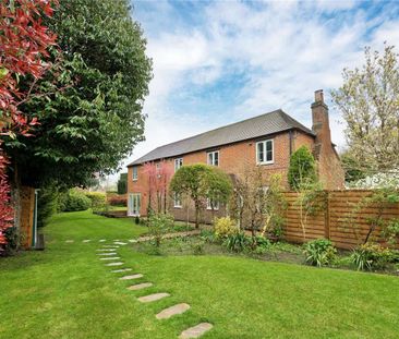 A beautiful five bedroom detached cottage with a separate studio an... - Photo 2