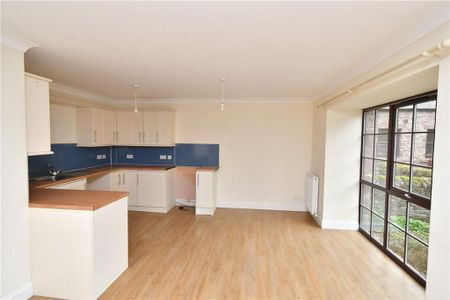3 bedroom semi-detached house to rent - Photo 4